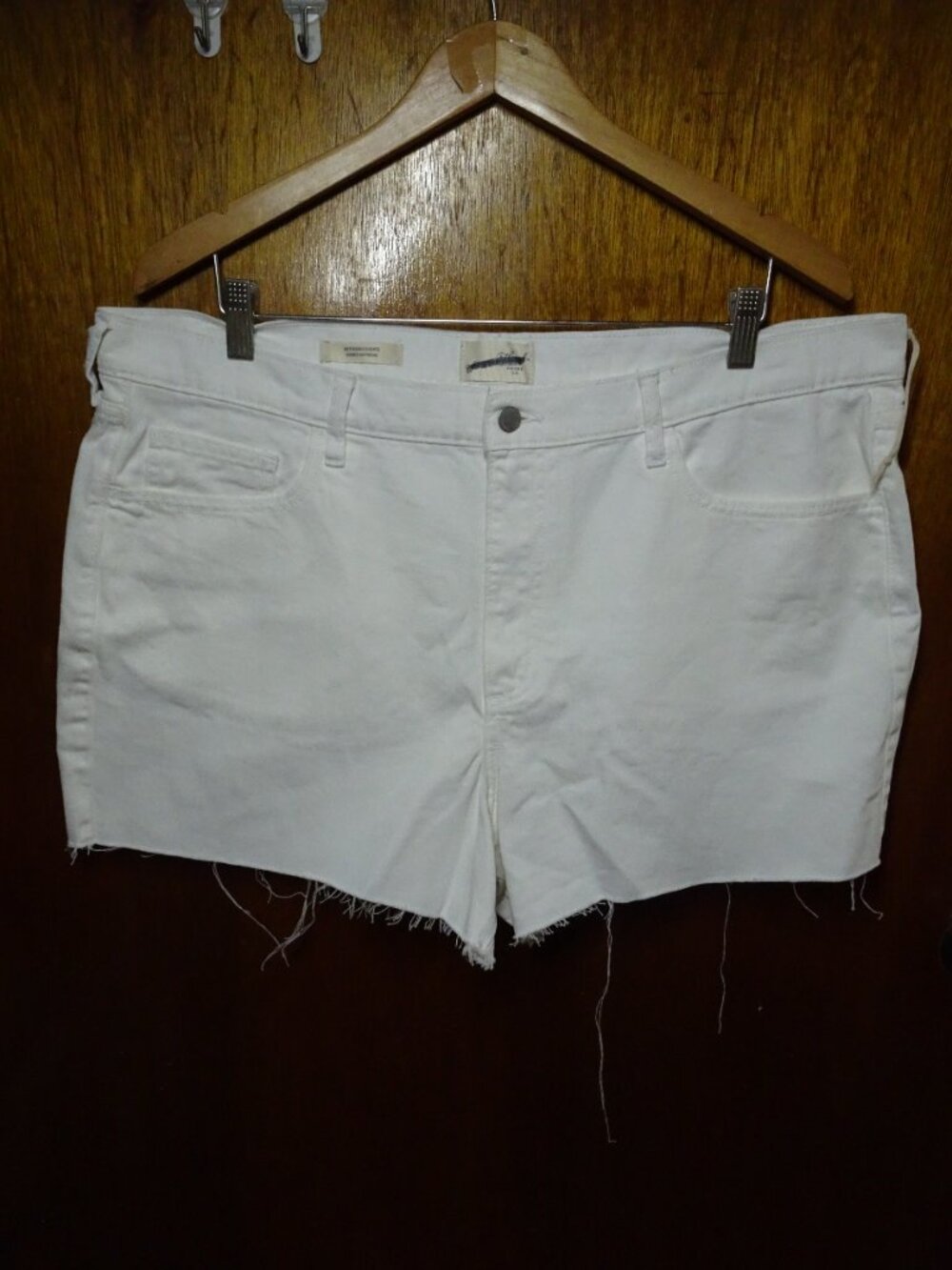 Universal Thread Women White Distressed Boyfriend Jean Short Size 16 /R